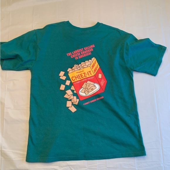 🧀 Vintage Cloud House Design Workers CHEEZ-IT Teal  T-shirt 🧀 - Picture 7 of 11